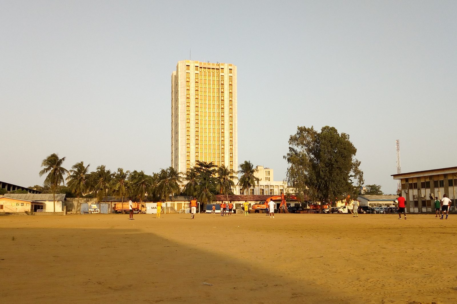 Tour BCEAO à Cotonou, illustrant les chantiers suivis au Bénin
