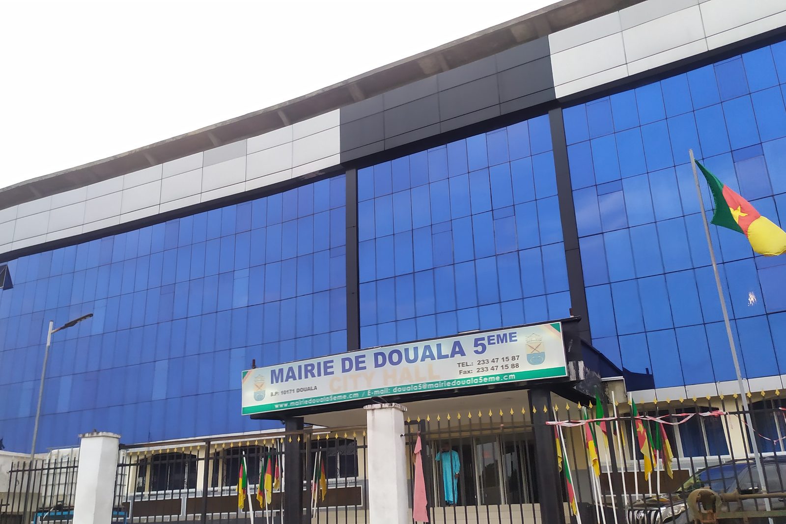Mairie de Douala 5ème, illustrant les chantiers suivis au Cameroun