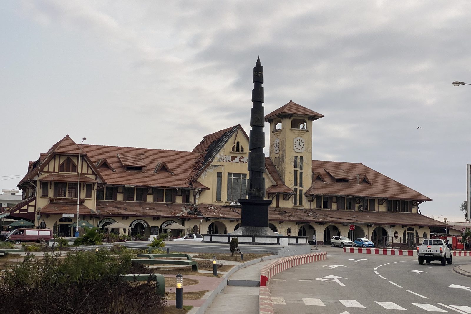 Gare de Pointe-Noire, illustrant le patrimoine bâti suivi par le bureau de contrôle des travaux au Congo
